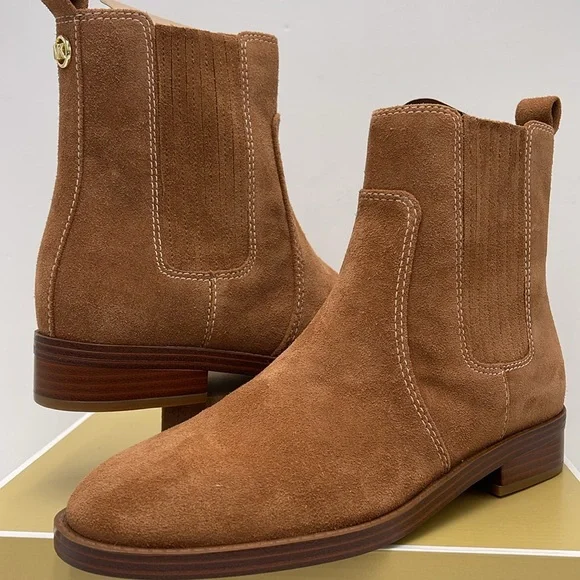 MICHAEL KORS ELLA FLAT BOOTIE SUEDE
49F4ELFE5S
LUGGAGE - Picture 8 of 16